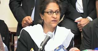 Judges should not be deposed on weak complaints: Asma Jahangir
