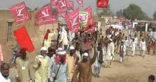 Multan: Anjuman Muzaireen protest against evacuation order