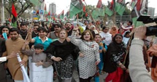 PPP workers protest LHCs verdict against president