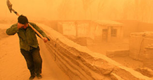 Cloud of dust covers Lahore 