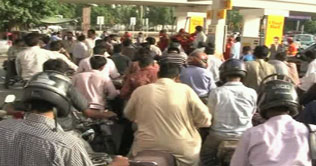 Lahore: Petrol, Diesel supply suspended for third day