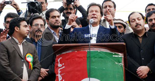 Imran vows to stand by judiciary 