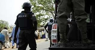 Nigera: 12 killed in three explosions at army base 