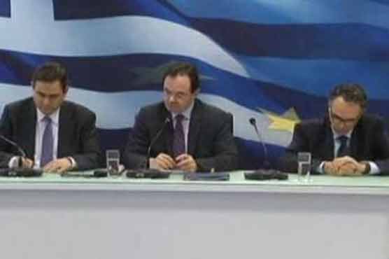 Greek cabinet backs referendum on debt rescue plan