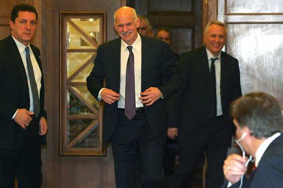 Greece sacks military chiefs ahead of possible collapse