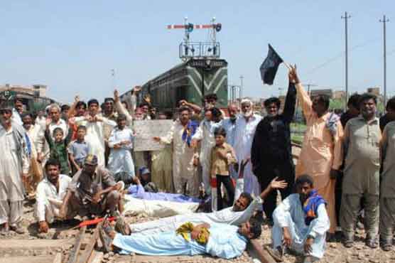 DG Khan: Sit-in staged on rail track