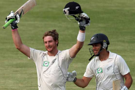 New Zealand stay on top despite Zimbabwe fightback