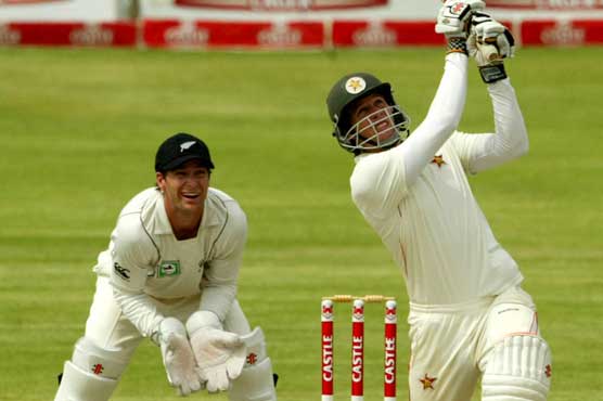 New Zealand lead Zimbabwe by 141 runs in Test