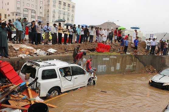 Storm kills 11 in Oman