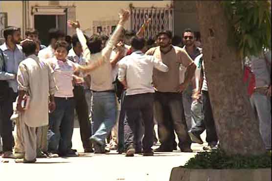 Karachi: Protest against misconduct with teacher at KU