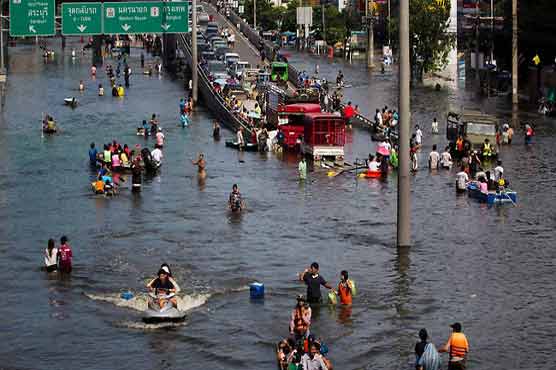 Thai confidence at 10-year low; floods hit more firms