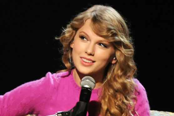 Taylor Swift named country music entertainer of year