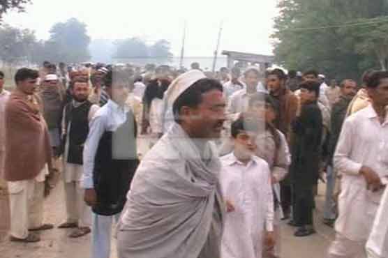 Mardan: Protest against youths killing by police firing