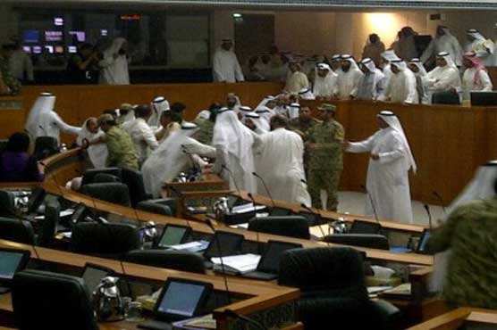 Thousands of Kuwaitis 'storm parliament'