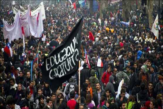 Student protest in Chile ends in clashes 
