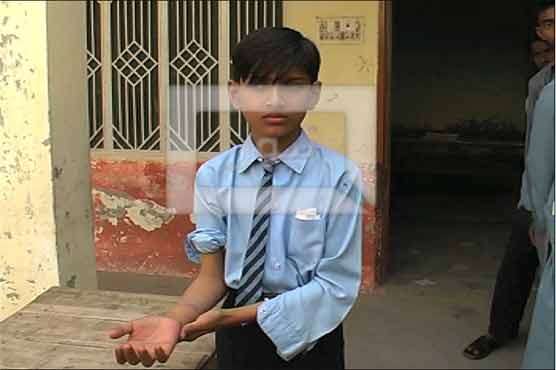 Khanewal: principal breaks students arm