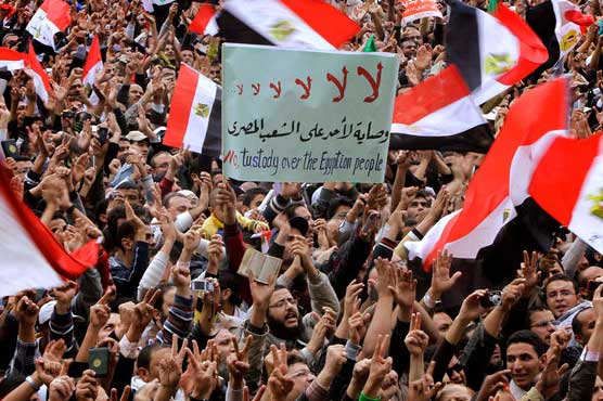 Two killed, hundreds hurt in Egypt street clashes