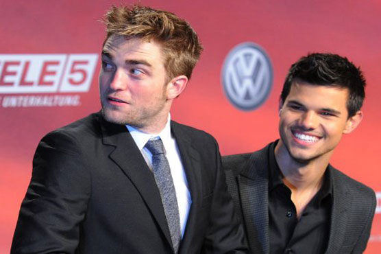 'Twilight' sequel eclipses penguins at box office