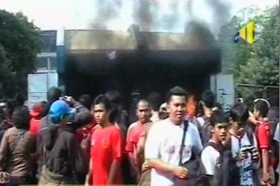 Indonesia: two die in stampede