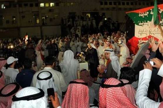 Kuwait: Protests against PM over corruption