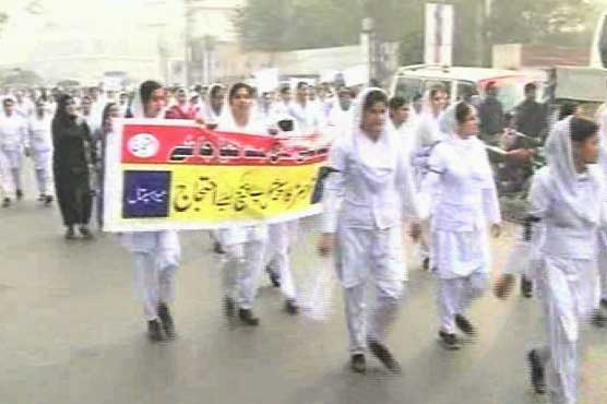 More than 500 nurses booked for protest