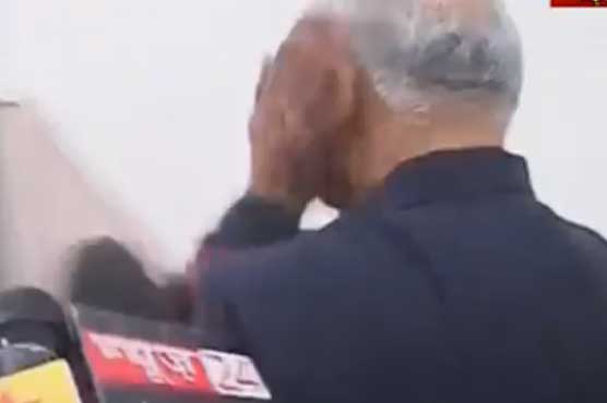 Man Angry Over Inflation and Graft Slaps Minister