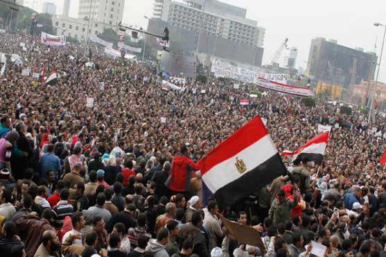 Egyptian revolution continues as thousands swarm Tahrir Square