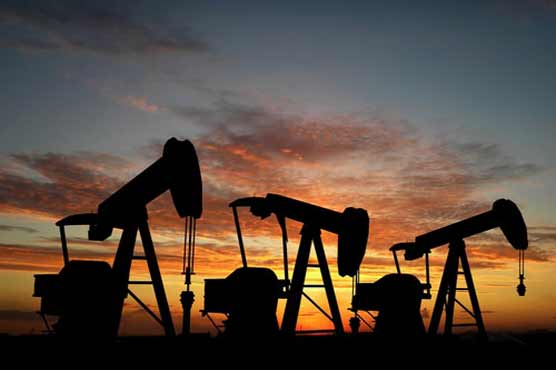 Oil hovers above $96 amid Europe debt worries