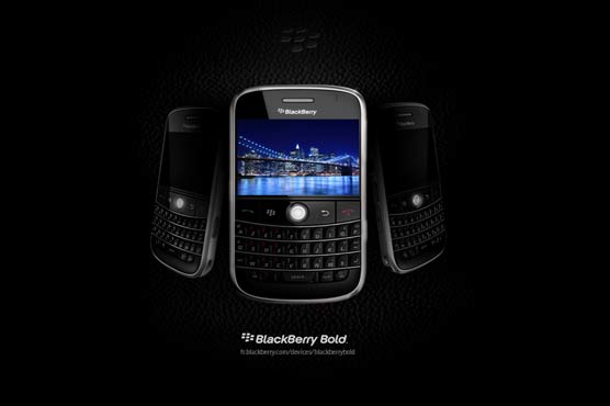 BlackBerry customers cause crush at outlet