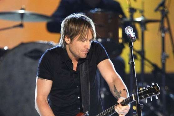 Keith Urban recovering from throat surgery