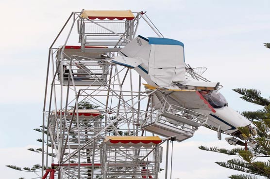 Plane hits Ferris wheel in Australia; no injuries