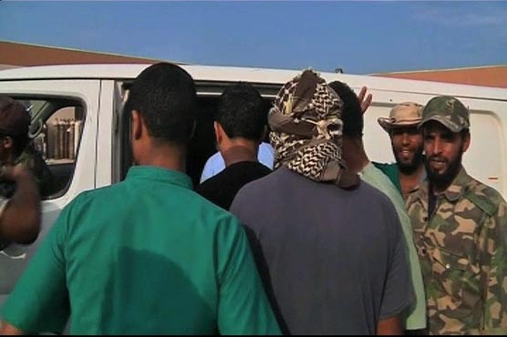 Gaddafi hometown sees heavy fighting, civilian flee