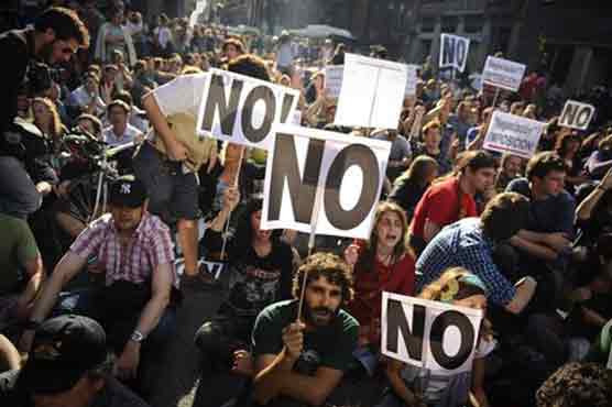 Greece axes about 30,000 jobs 