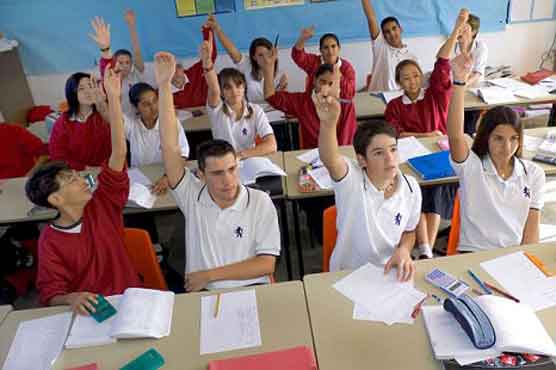 'Raise your thumb instead of hand' to answer question