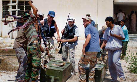 Libya: Fighters loot Gadhafi tribe