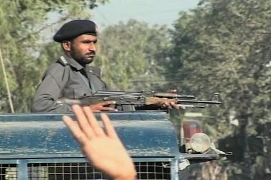 Karachi: Ten including 2 alleged extortionists arrested