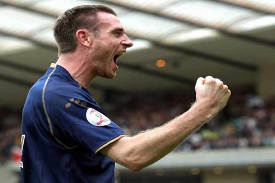 Mackail-Smith fires Scotland into second place