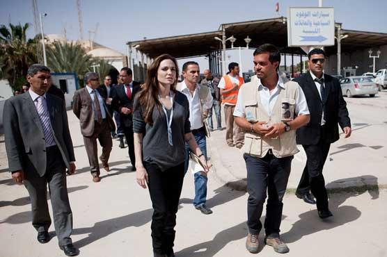 Angelina shows solidarity with Libyan people 