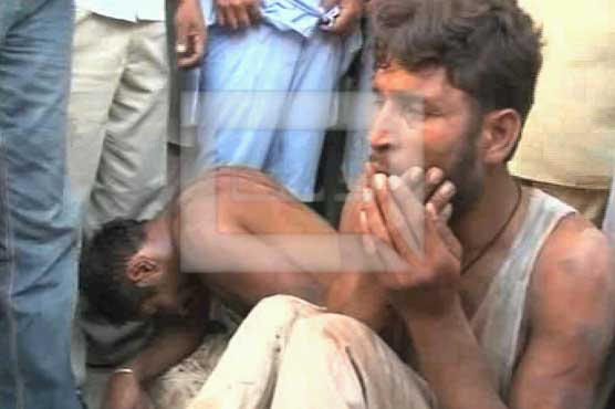 People torture two dacoits in Faisalabad