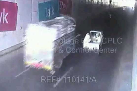 Dunya News gets truck snatching footage