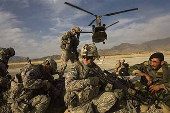 'US mobilizes forces along Pak border'