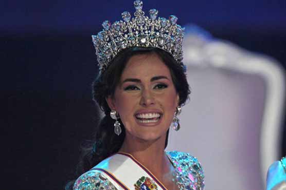 20-year-old Irene Esser crowned as Miss Venezuela