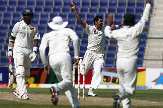 Pakistan dismiss Lanka for 197 in first Test