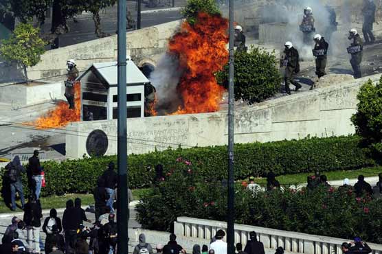 Violence erupts as 2-day strike shuts down Greece