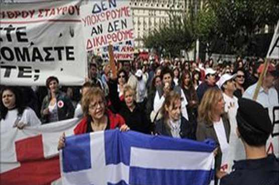 German growth dips as crisis spirals up