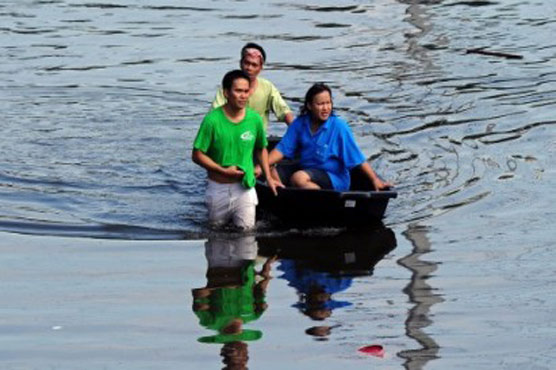 Floods continue to soak Bangkok