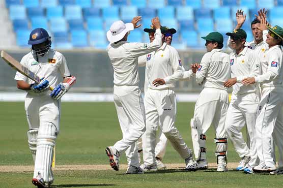 Sri Lanka dismissed for 239 in second Test