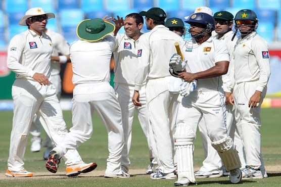 Pakistan press for win in second test
