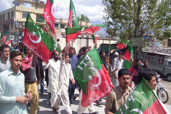 Faisalabad: PTI delegation starts march to Lahore by foot 