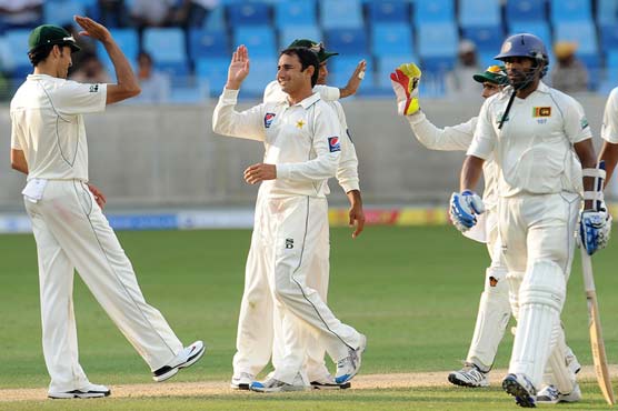 Pakistan need 94 runs to win second Test
